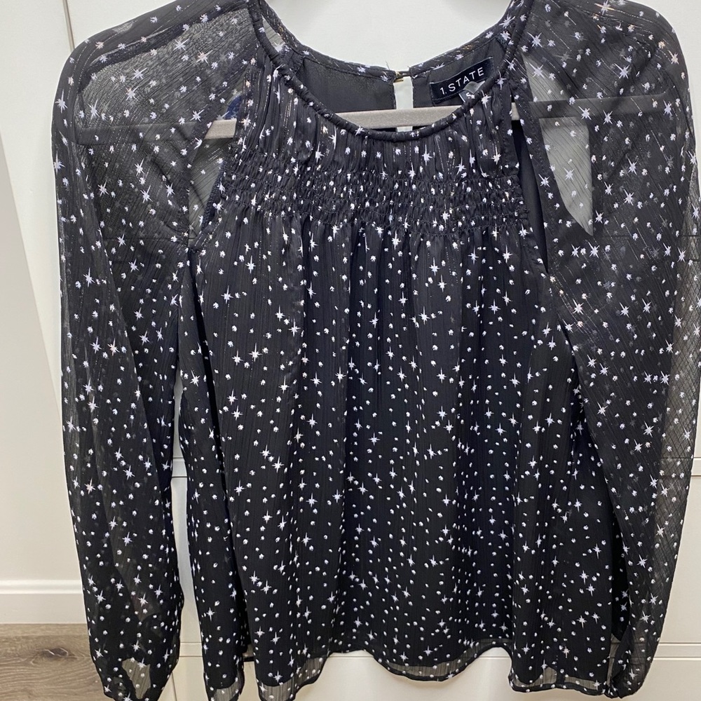 1.State black star motif slit top